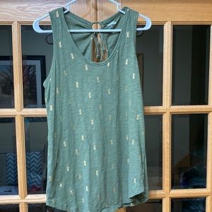 Medium tall old navy pineapple tank.